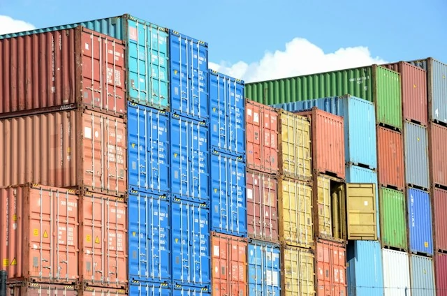 Multiple containers with different mixed colors